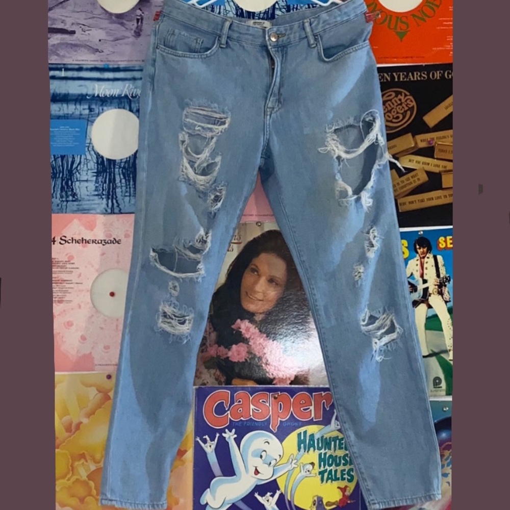 ❄️Distressed light wash mom jeans❄️